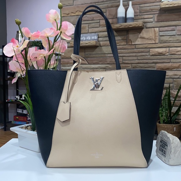 Louis Vuitton Handbags - ❤️authentic lv